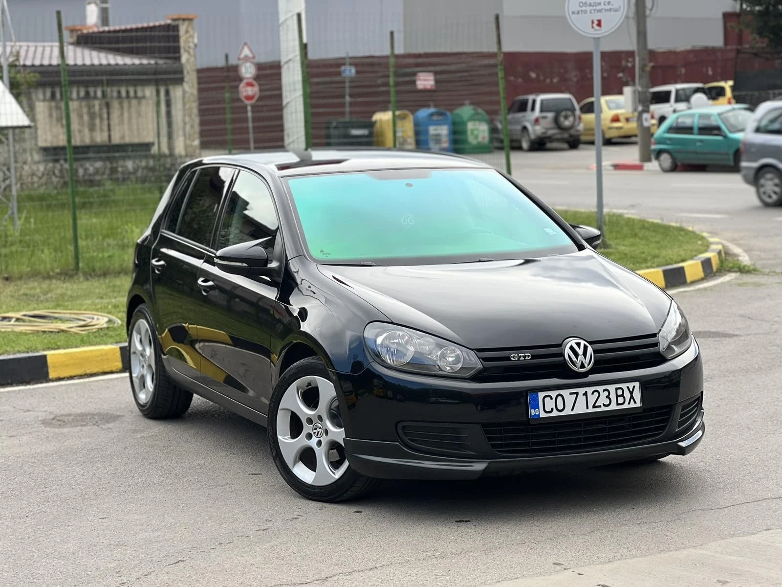 VW Golf 1.6TDI Навигация* Климатик* Камера - изображение 2