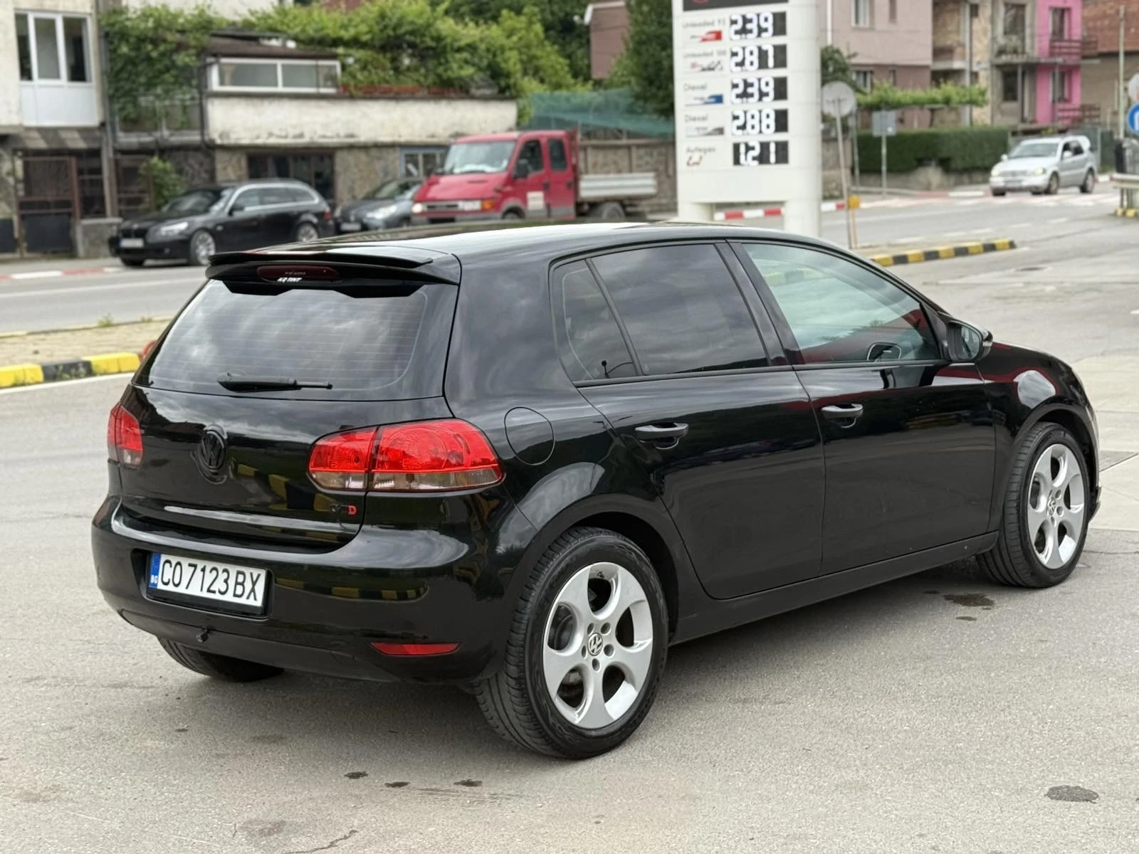 VW Golf 1.6TDI Навигация* Климатик* Камера - изображение 9