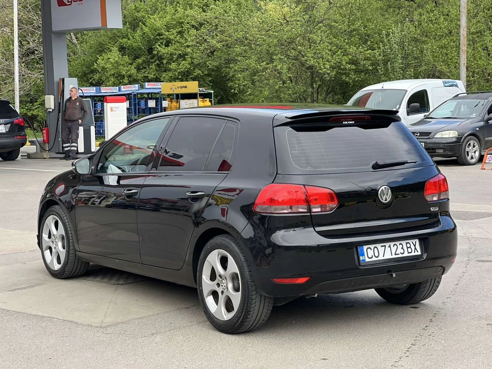 VW Golf 1.6TDI Навигация* Климатик* Камера - изображение 8
