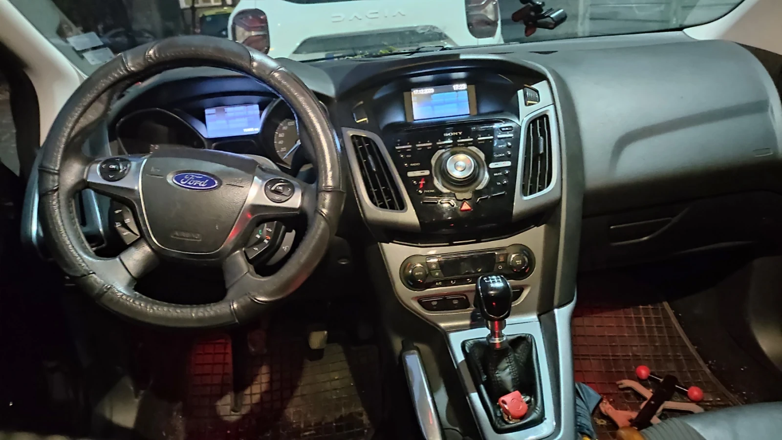 Ford Focus 1.6 SCTi Titanium - изображение 8
