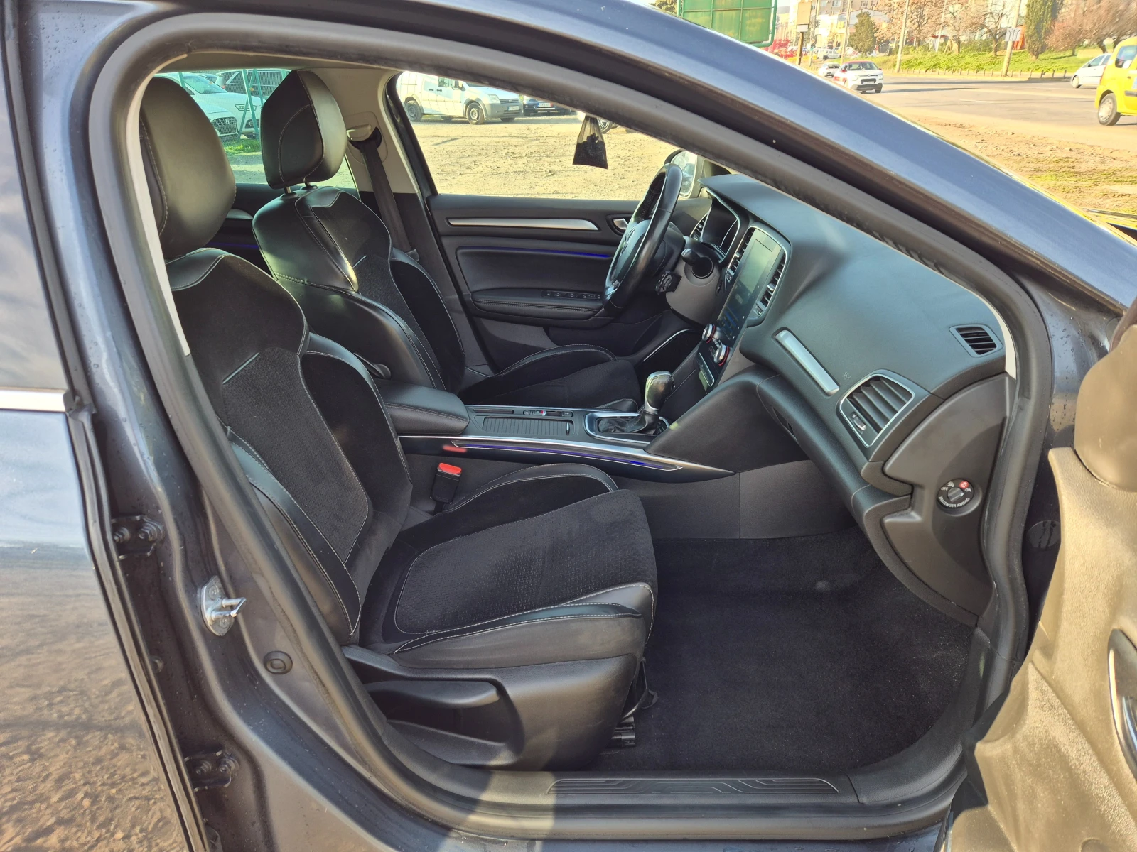 Renault Megane 1.5DCI Автомат - изображение 9