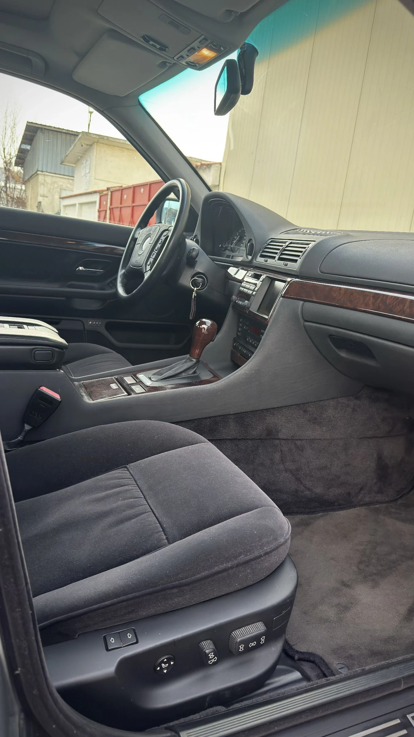 BMW 740 4.4 - изображение 6