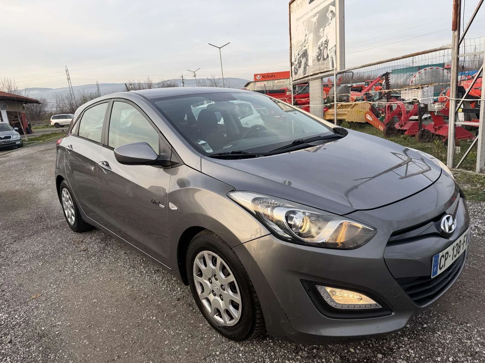 Hyundai I30 1.6 CRDI 110KC, снимка 3 - Автомобили и джипове - 54039658