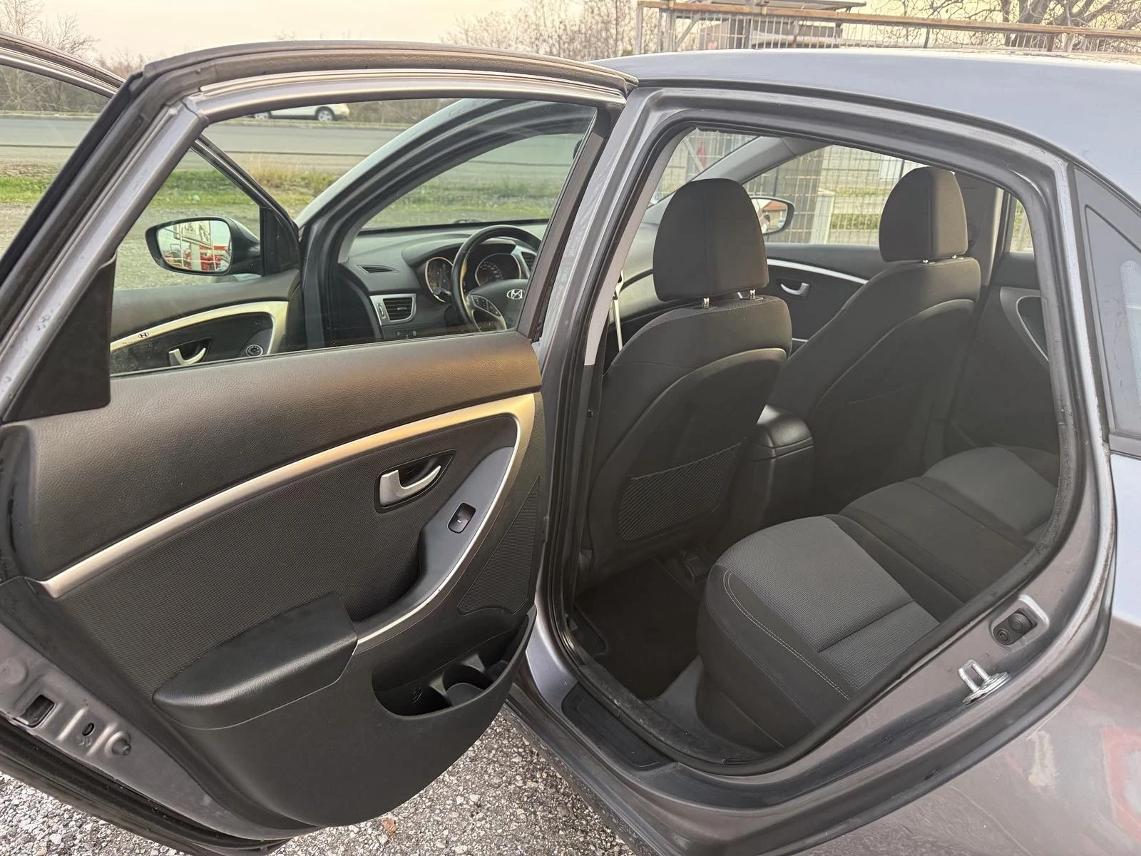 Hyundai I30 1.6 CRDI 110KC, снимка 11 - Автомобили и джипове - 54039658