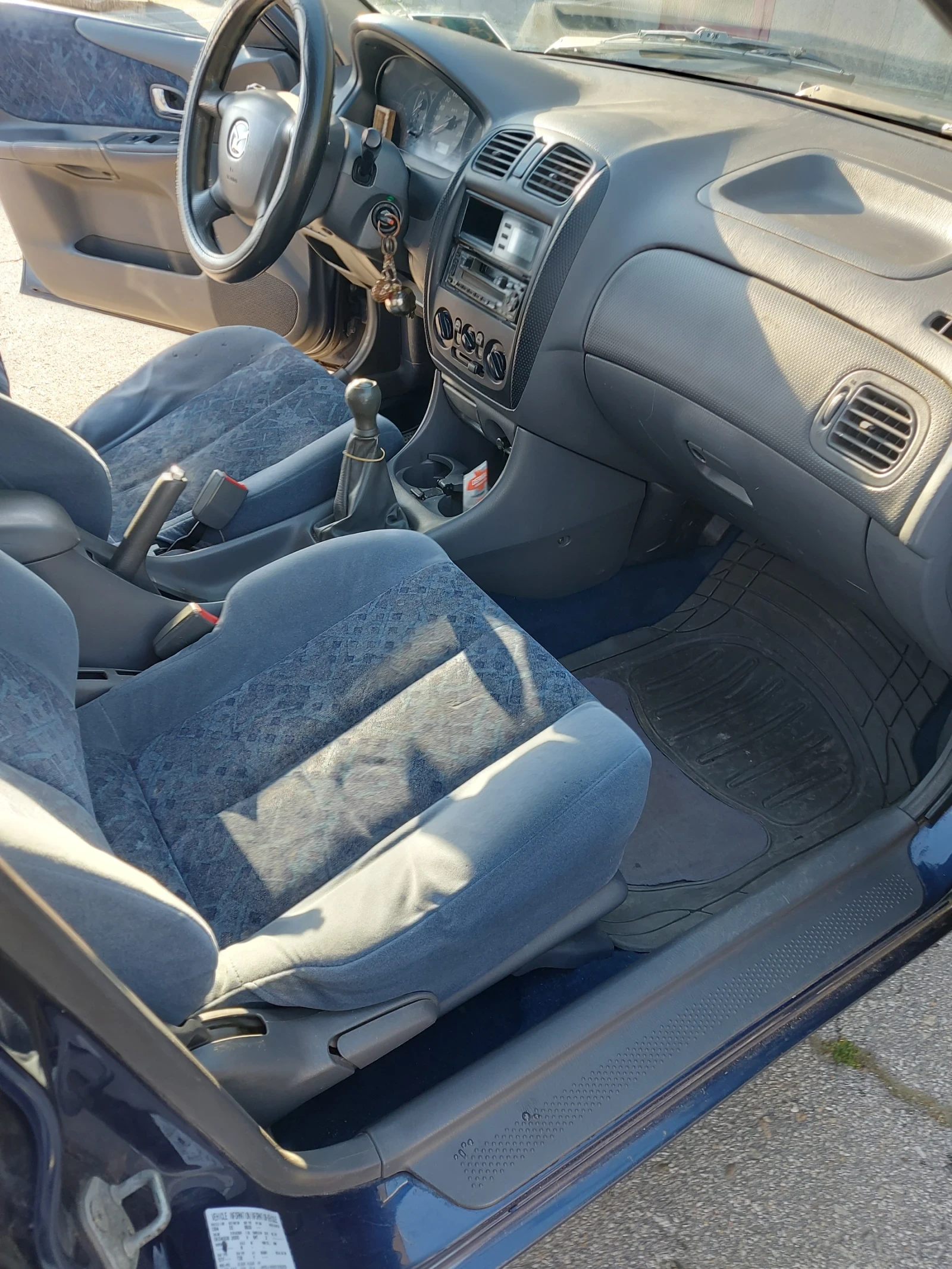 Mazda 323, снимка 5 - Автомобили и джипове - 54326927