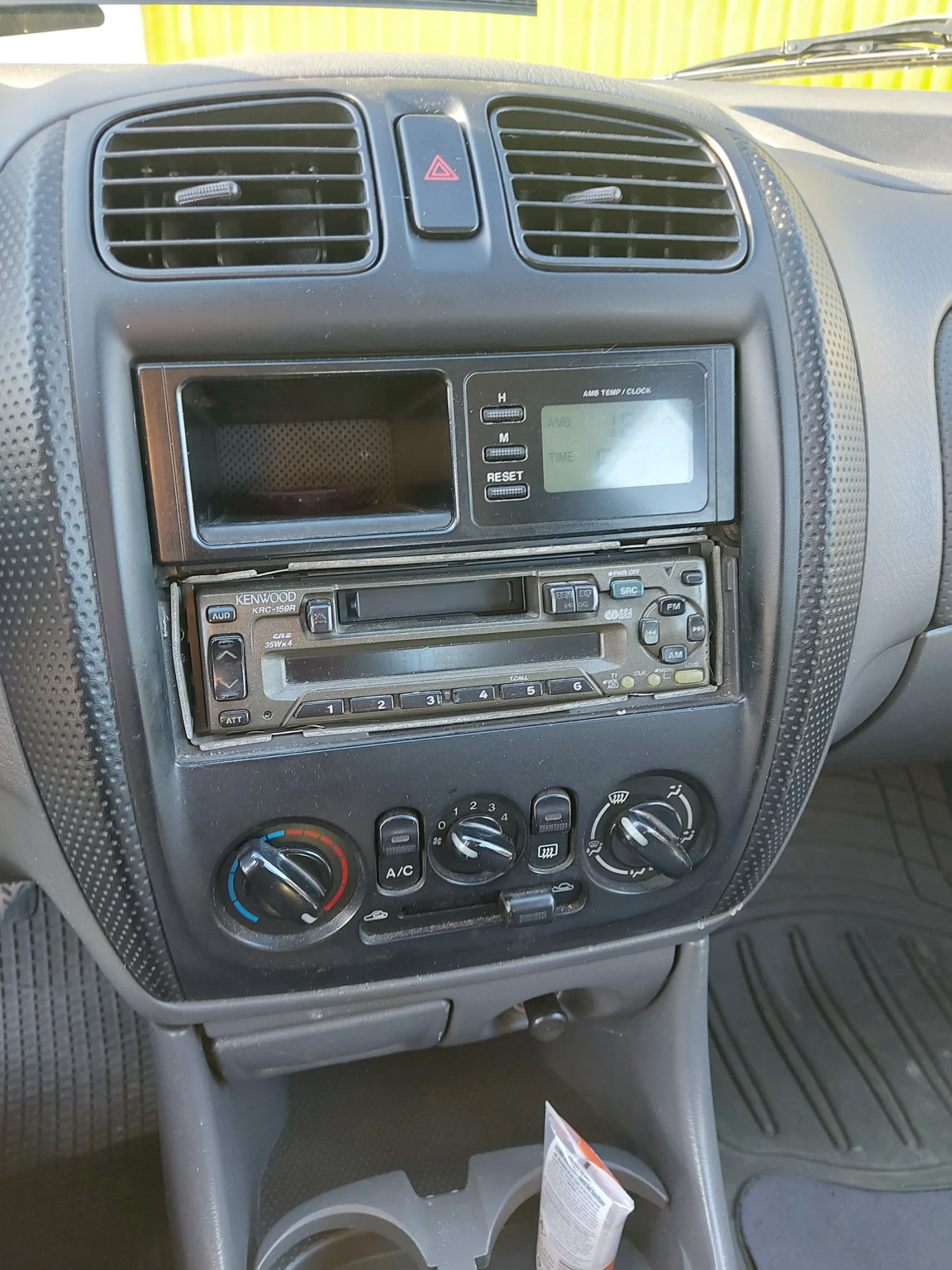 Mazda 323, снимка 3 - Автомобили и джипове - 54326927