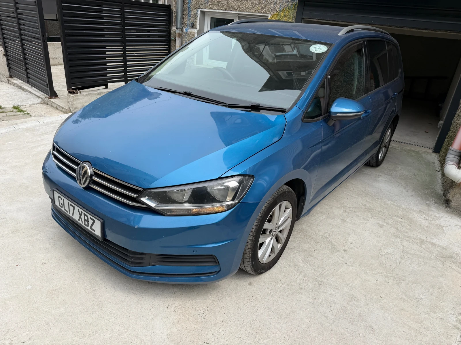 VW Touran, снимка 2 - Автомобили и джипове - 54356315
