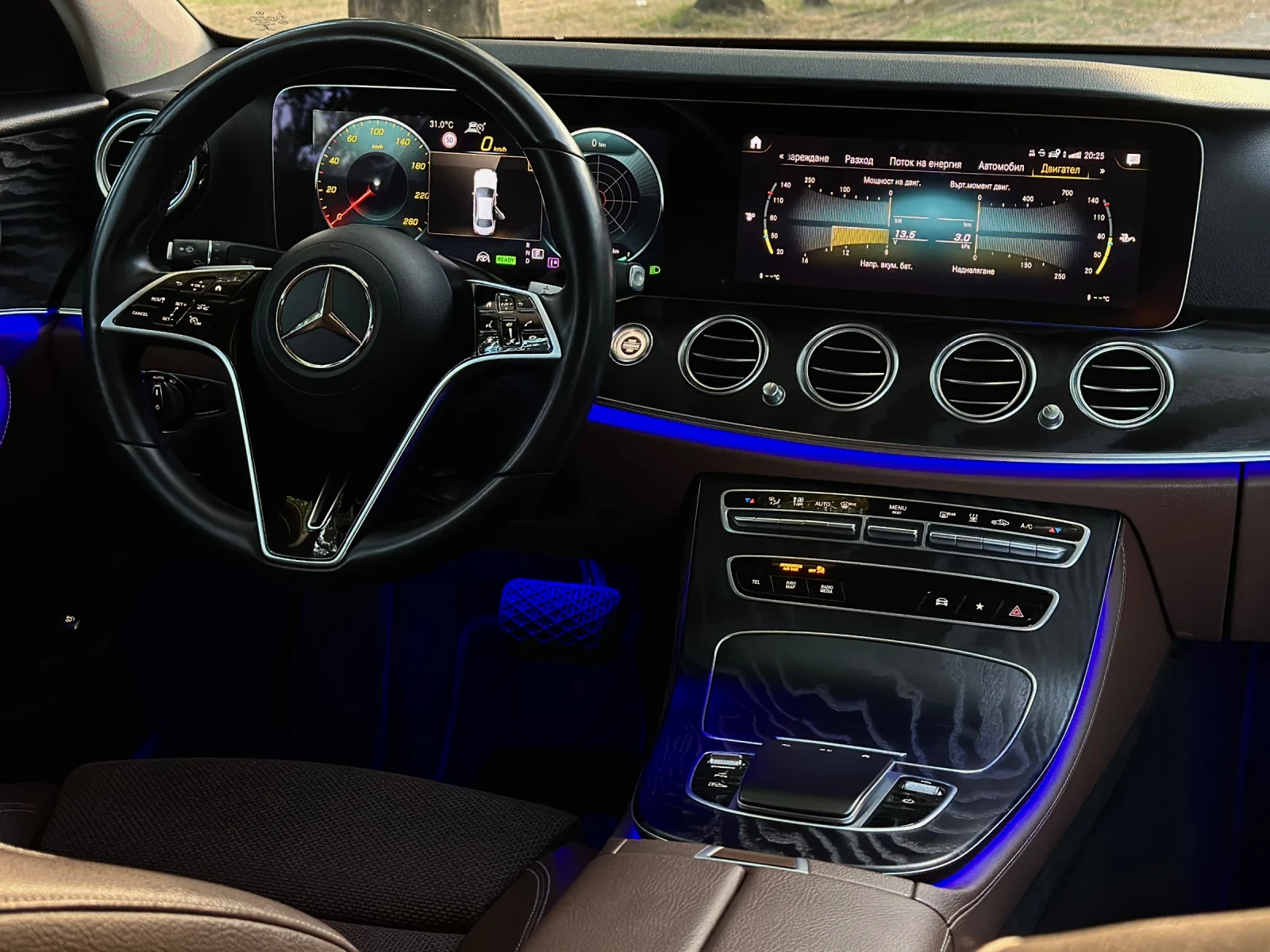 Mercedes-Benz E 300 de PLUGIN HYBRID 4MATIC AMG FULL / DISTRONIC / 360, снимка 15 - Автомобили и джипове - 55294031