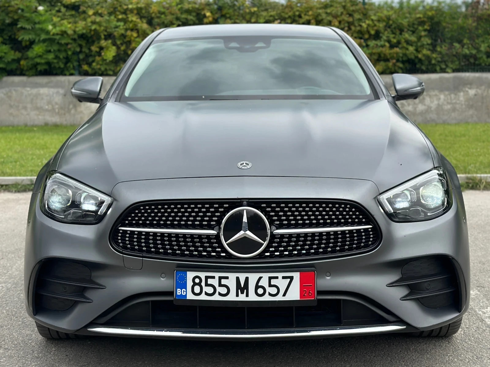 Mercedes-Benz E 220 300de 4MATIC AMG FULL / PLUGIN / DISTRONIC / 360, снимка 3 - Автомобили и джипове - 55036198