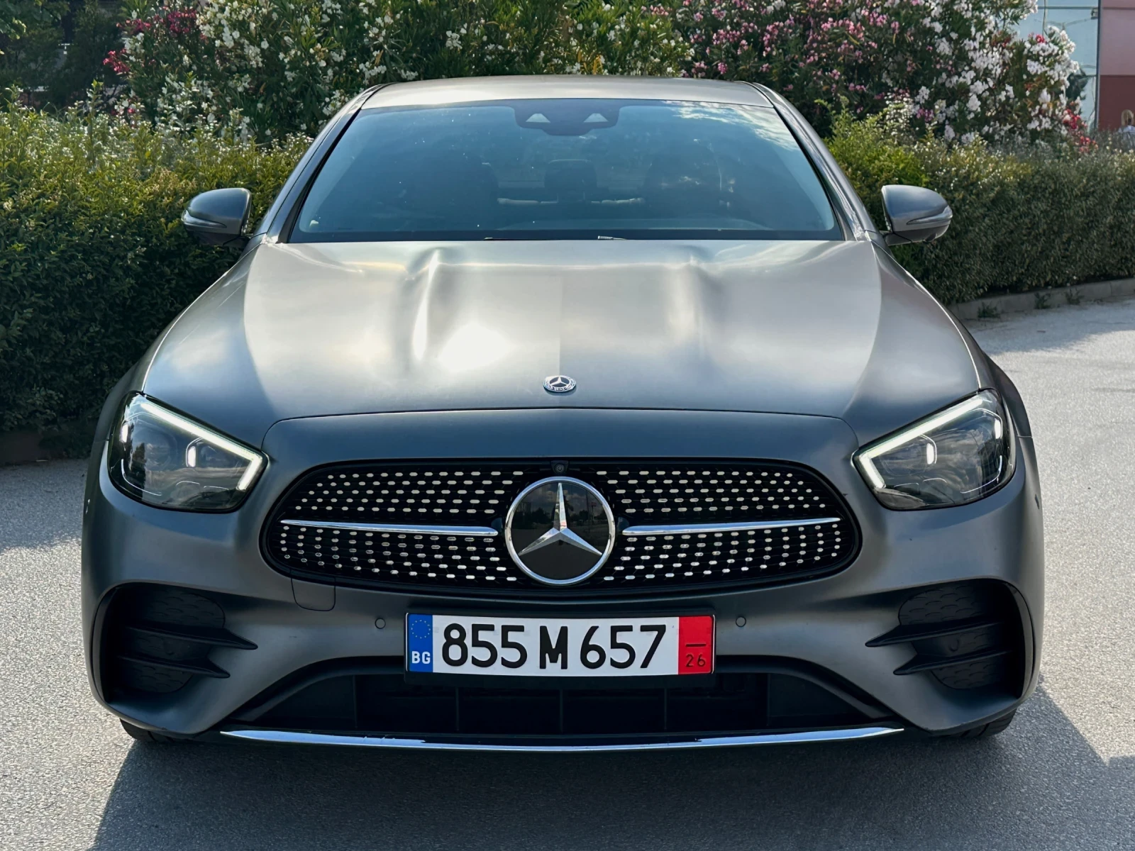 Mercedes-Benz E 300 de 4MATIC AMG LINE / PLUGIN / DISTRONIC / 360 CAM, снимка 3 - Автомобили и джипове - 54479963