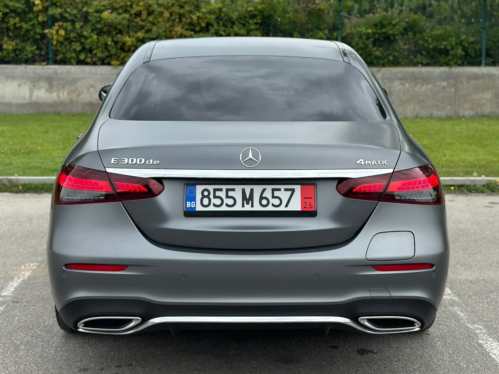 Mercedes-Benz E 220 300de 4MATIC AMG FULL / PLUGIN / DISTRONIC / 360, снимка 2 - Автомобили и джипове - 55036198