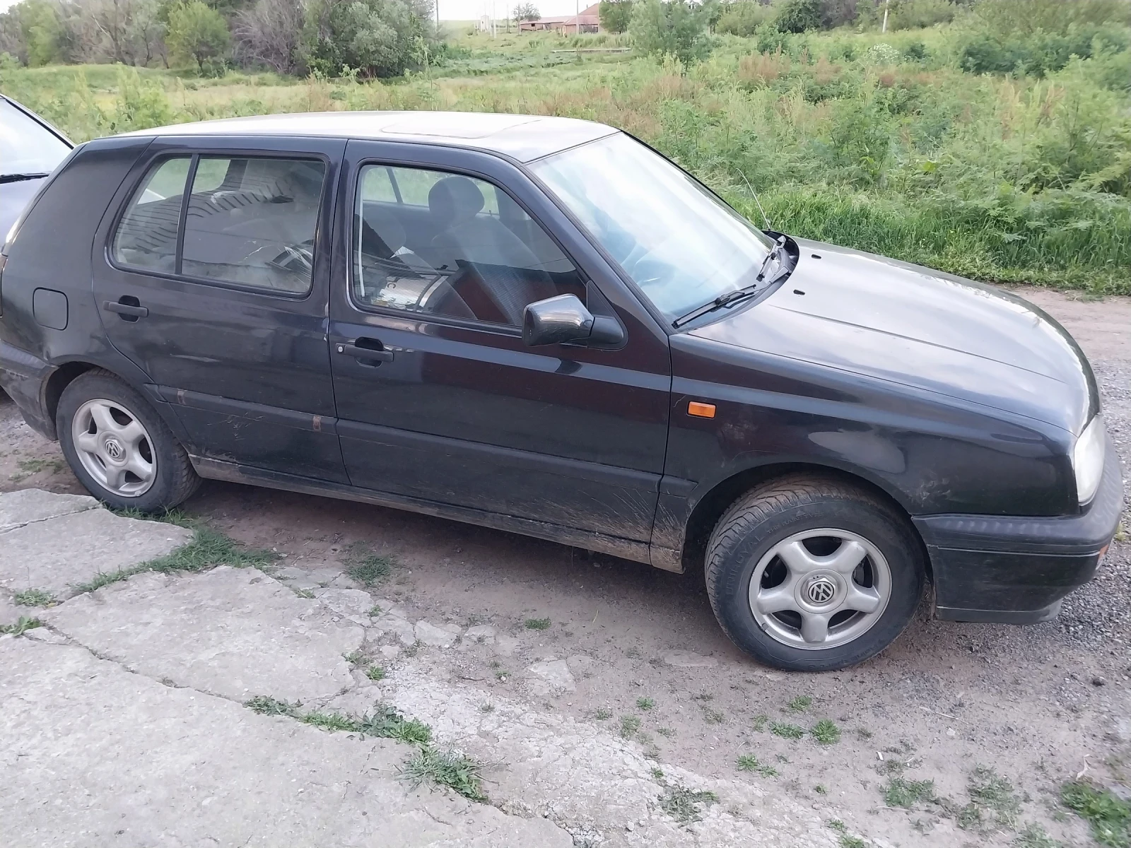 VW Golf 1.6, снимка 2 - Автомобили и джипове - 54588257