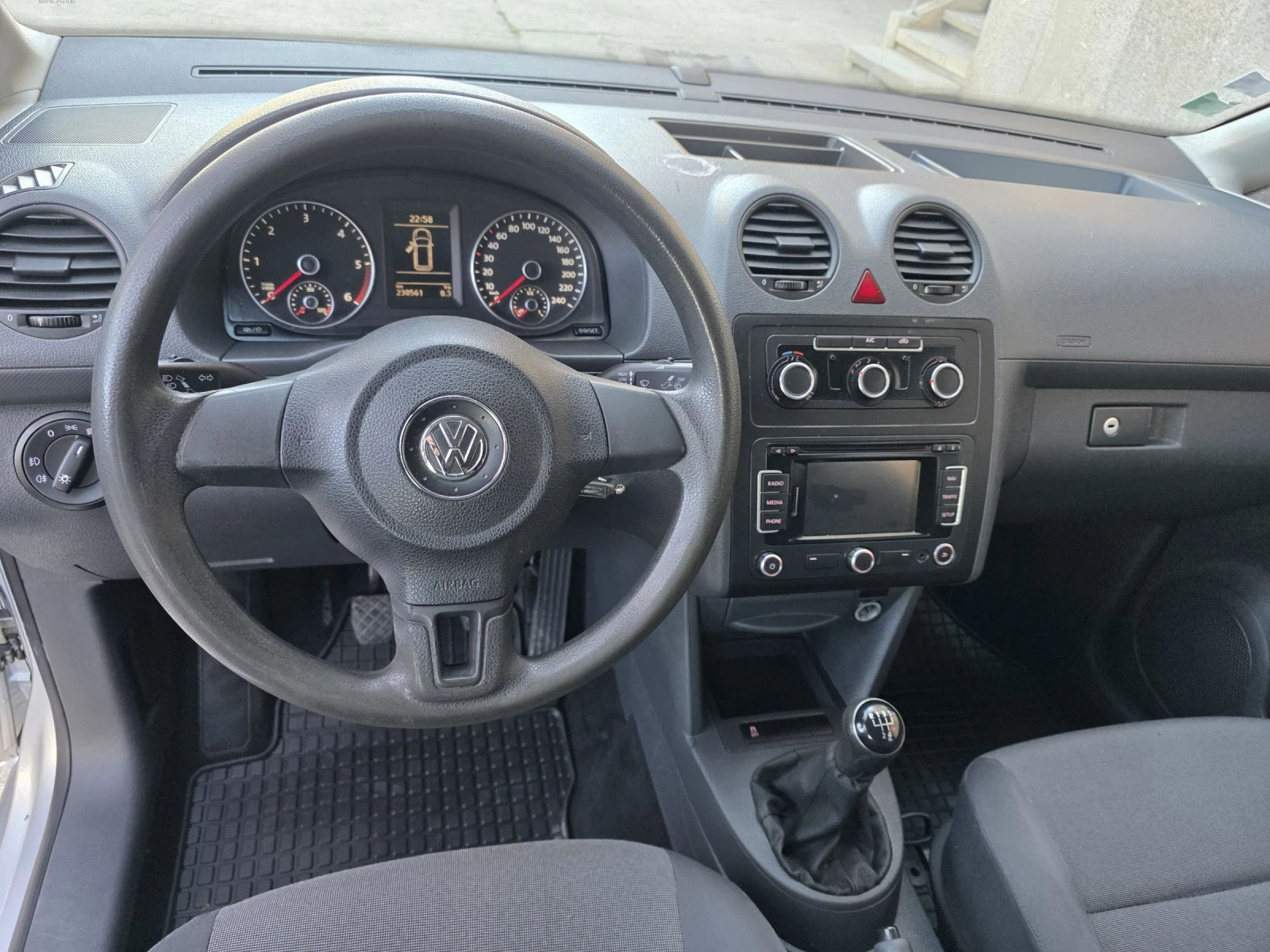 VW Caddy 1.6TDI, снимка 7 - Автомобили и джипове - 54715249