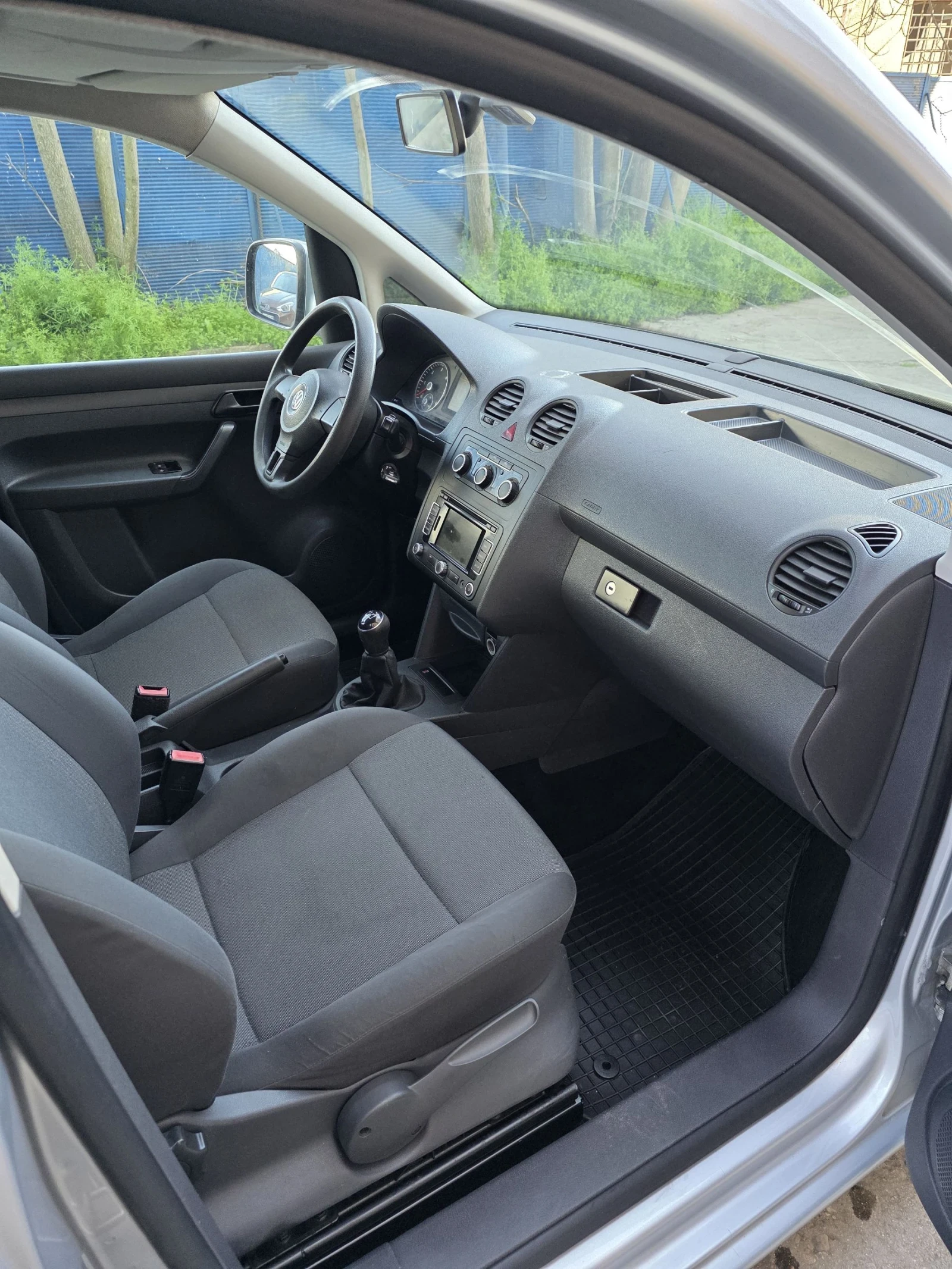VW Caddy 1.6TDI, снимка 13 - Автомобили и джипове - 54715249