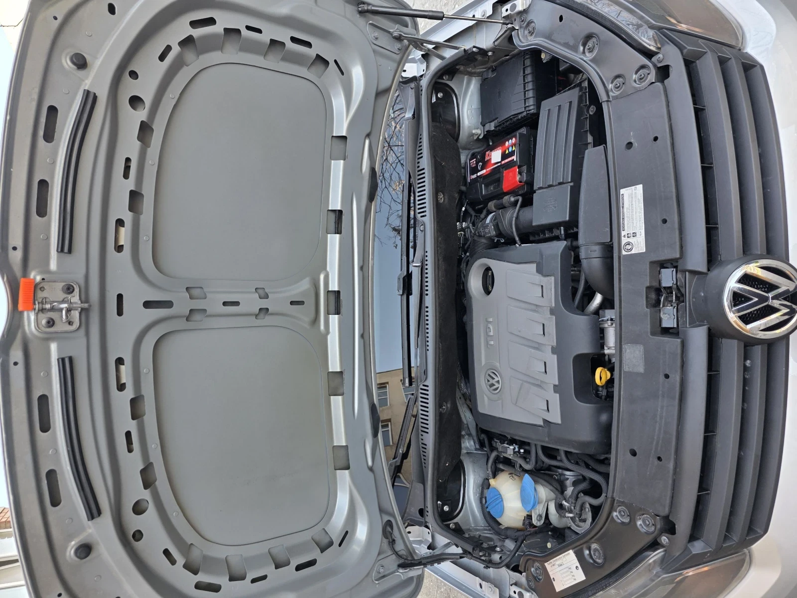 VW Caddy 1.6TDI, снимка 16 - Автомобили и джипове - 54715249