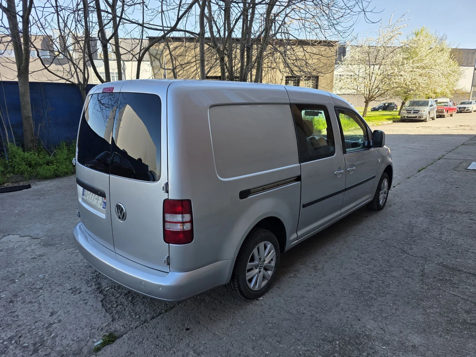 VW Caddy 1.6TDI, снимка 5 - Автомобили и джипове - 54715249