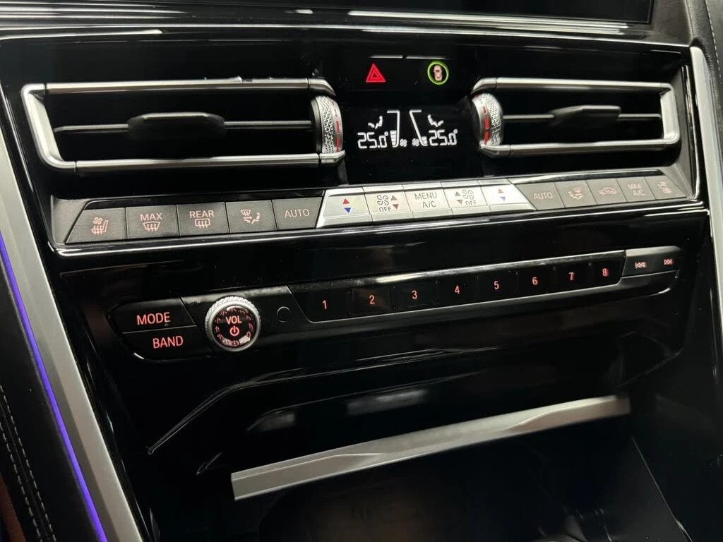 BMW M8 M850i * 360 * HUD * АвтоКредит * (ЦЕНА ДО БГ), снимка 13 - Автомобили и джипове - 55590427
