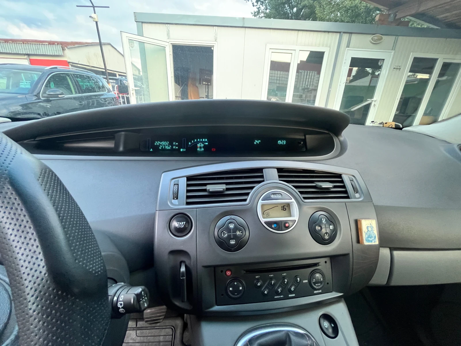 Renault Scenic, снимка 10 - Автомобили и джипове - 56076773