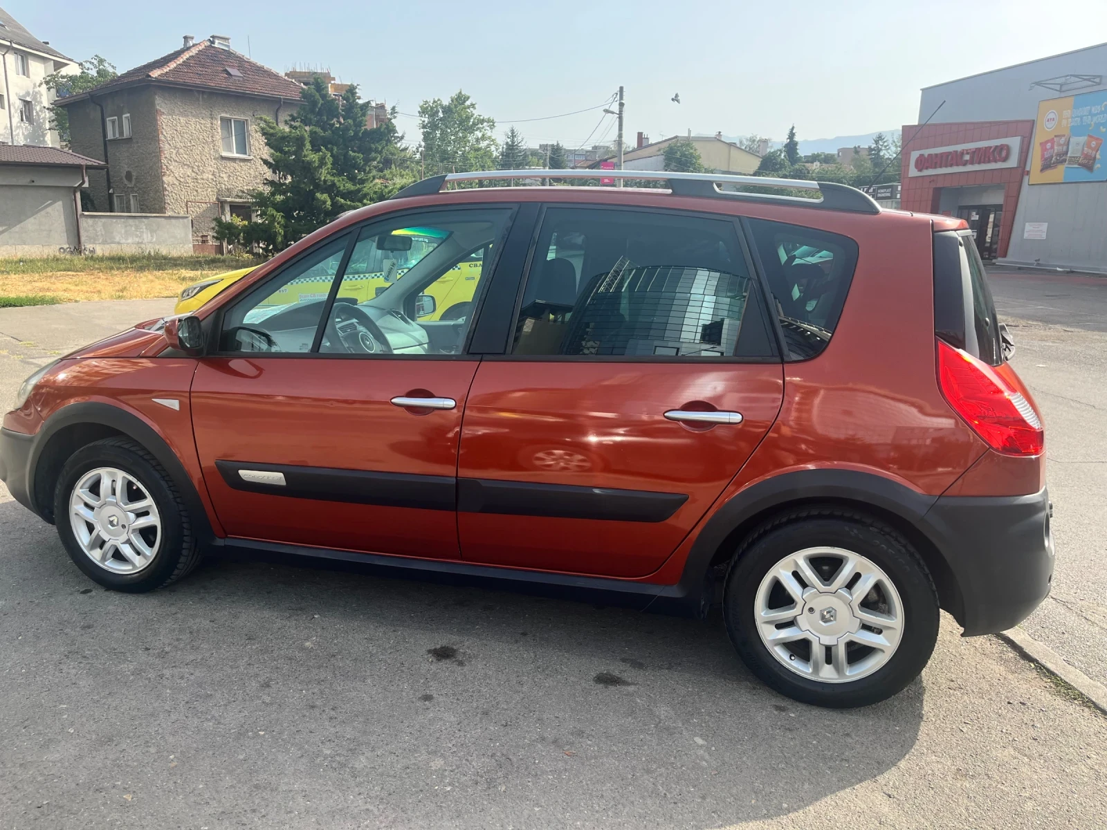 Renault Scenic, снимка 3 - Автомобили и джипове - 55888268