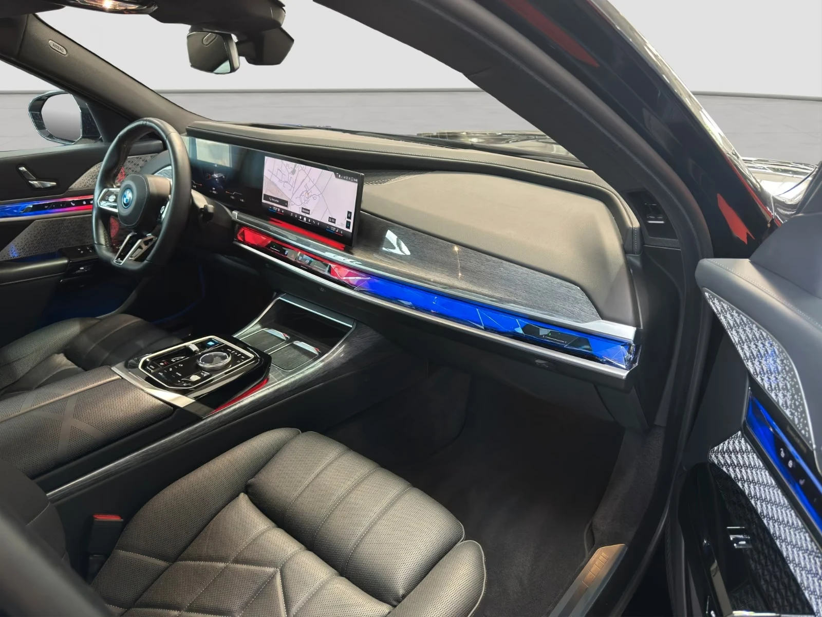 BMW i7 xDRV60/544HP/M-SPORT/EXEC.LOUN/B&W/TV/360/LED/345h, снимка 8 - Автомобили и джипове - 56311697