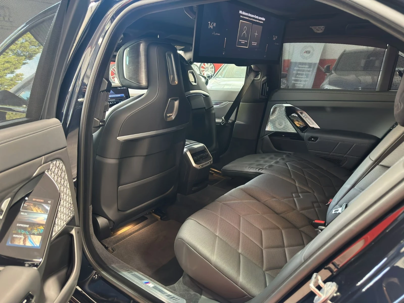 BMW i7 xDRV60/544HP/M-SPORT/EXEC.LOUN/B&W/TV/360/LED/345h, снимка 12 - Автомобили и джипове - 56311697