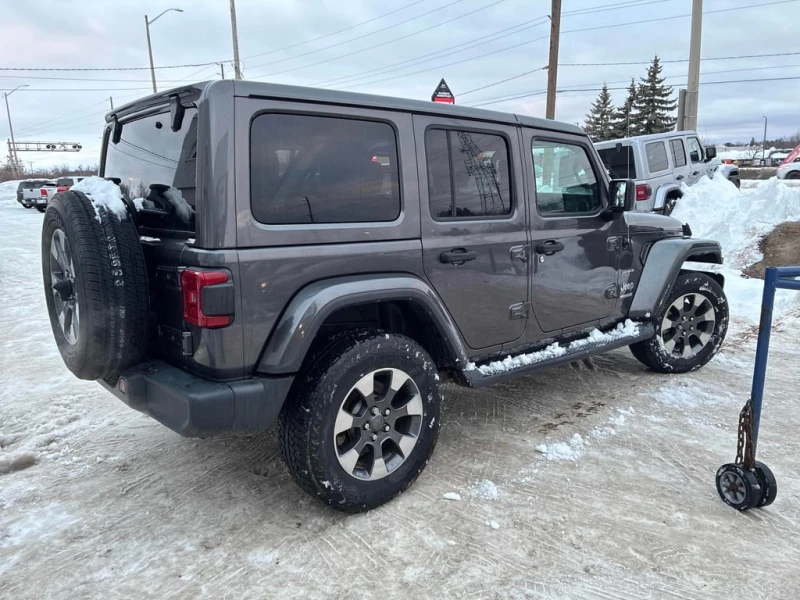 Jeep Wrangler 2018 Sahara * CARFAX * БЕЗ ПЪРВОНАЧАЛНА ВНОСКА, снимка 4 - Автомобили и джипове - 52831593