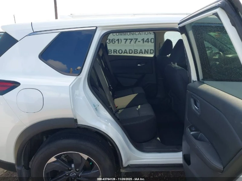 Nissan Rogue 1.5l Sv Fwd, снимка 8 - Автомобили и джипове - 53453783