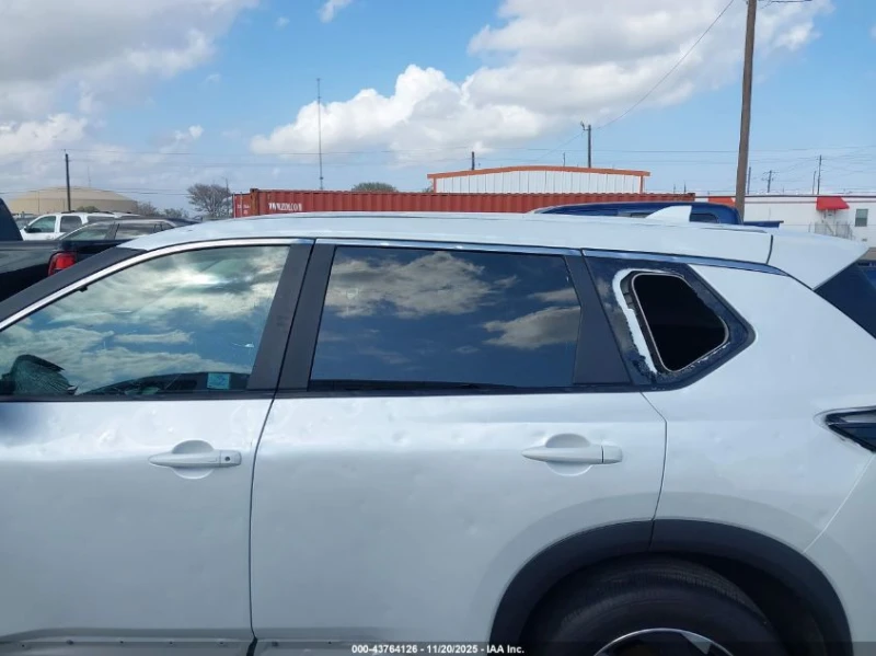 Nissan Rogue 1.5l Sv Fwd, снимка 6 - Автомобили и джипове - 53453783