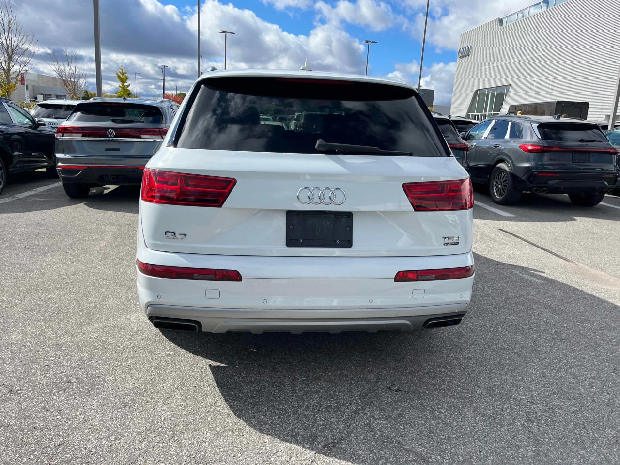 Audi Q7 * АВТО КРЕДИТ* ЦЕНА ДО БГ * СЕРВИЗНА ИСТОРИЯ *  - изображение 3