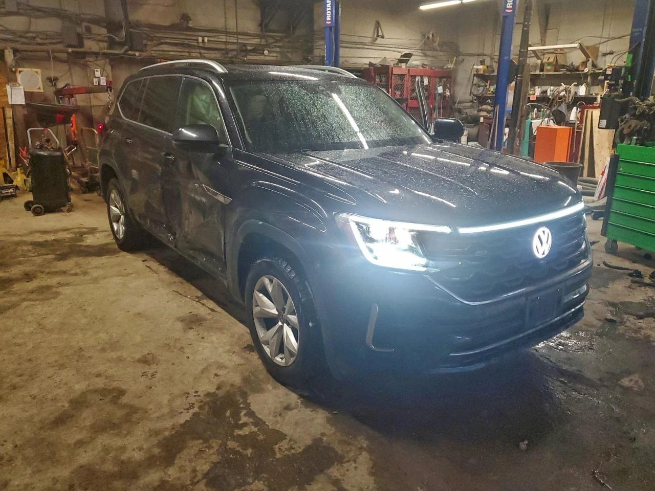 VW Atlas SEL Premium R-Line 4MOTION, снимка 4 - Автомобили и джипове - 54174194