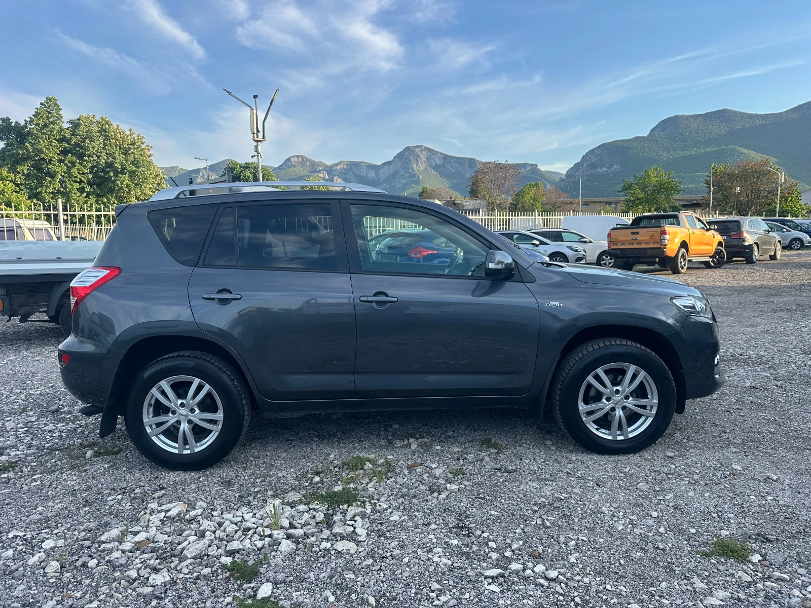Toyota Rav4 2.2D-CAT 150kc AUTOMAT FACE, снимка 2 - Автомобили и джипове - 54415239
