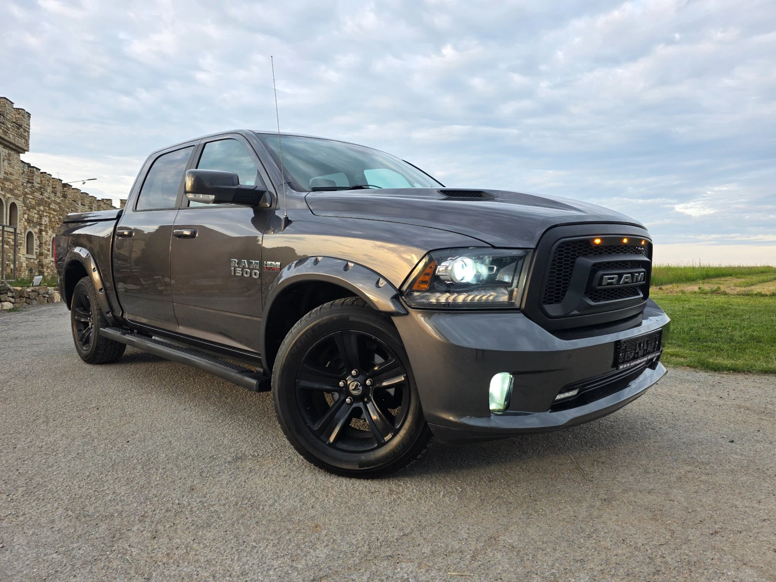 Dodge RAM 1500 5.7HEMI 4x4 LPG Евро6, снимка 3 - Автомобили и джипове - 54619095