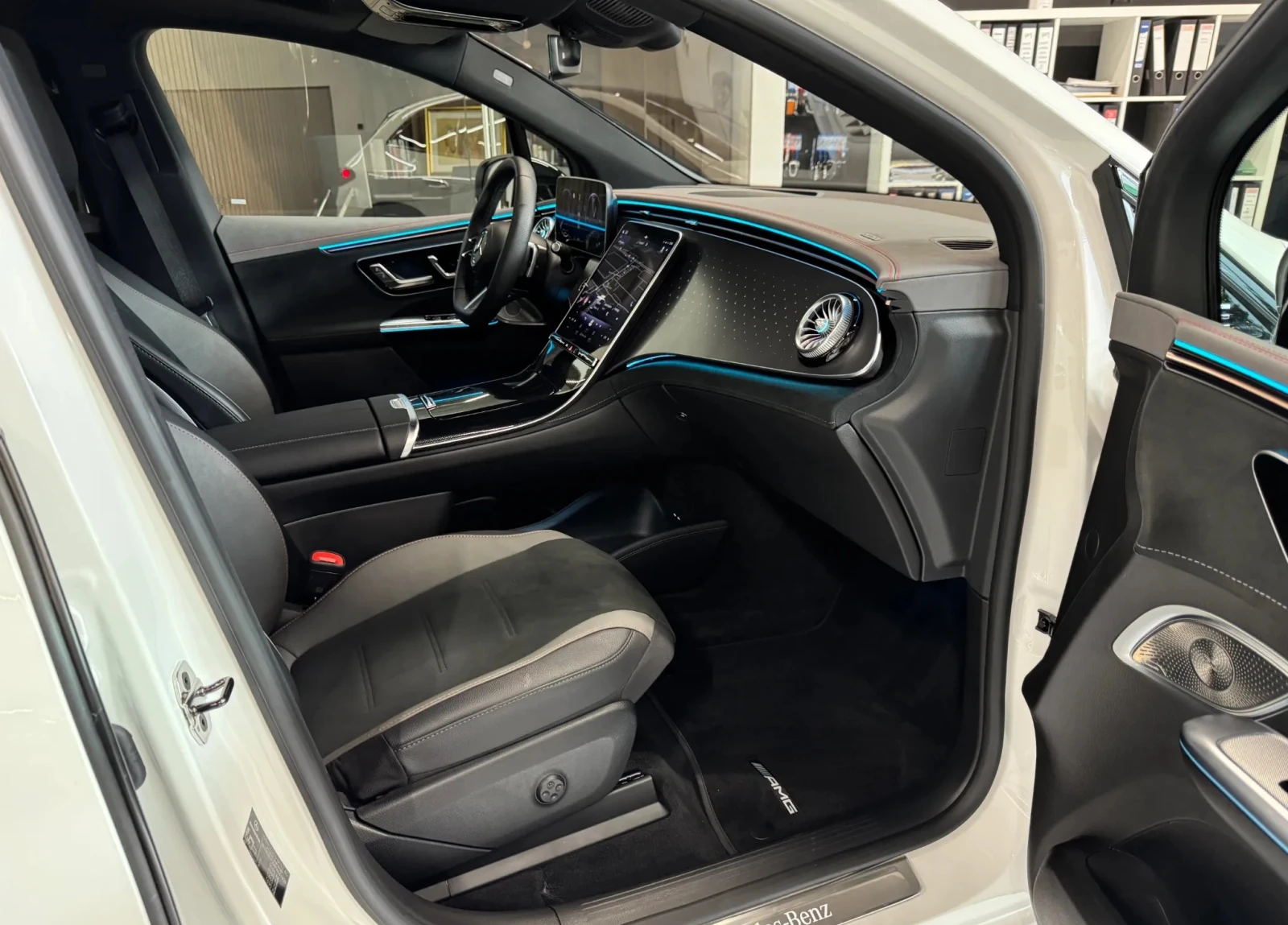 Mercedes-Benz EQE 350 4Matic AMG-Line, снимка 4 - Автомобили и джипове - 54778464