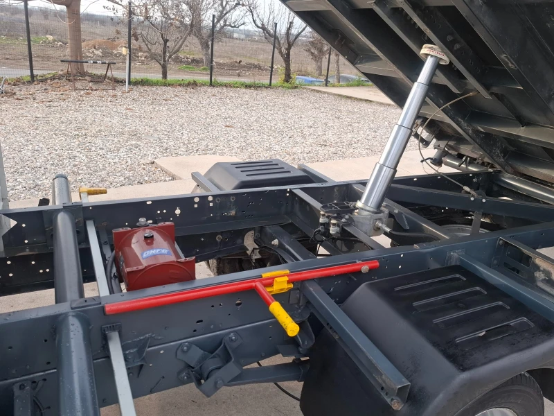 Iveco Daily До3.5т/6+ 1м., снимка 11 - Бусове и автобуси - 52884511