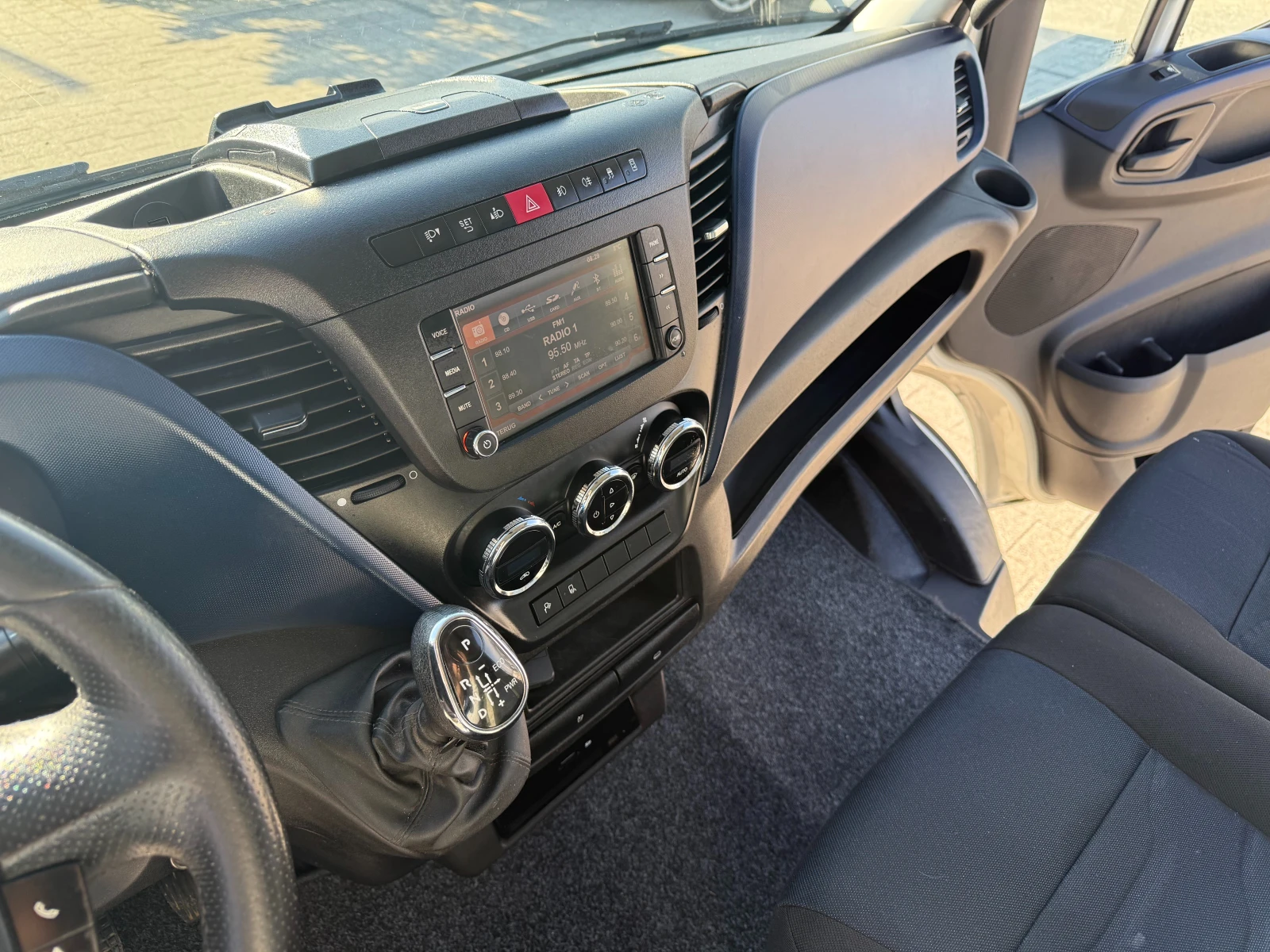 Iveco Daily 35S14  Euro 6 L1H1  | Mobile.bg   11