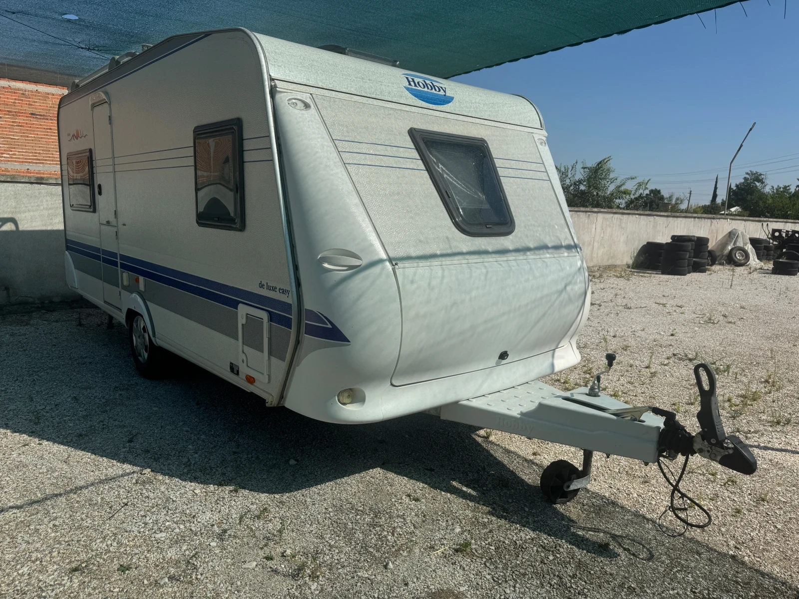 Каравана Hobby  DE LUXE UFE 460, снимка 3 - Каравани и кемпери - 55622826