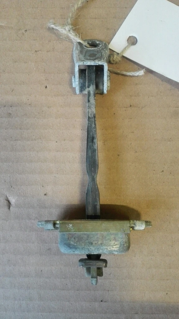 Панта врата ограничителна задна дясна Нисан Микра 4врати