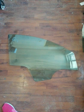 Стъкло предно дясно Ланчия Ипсилон 4вр.