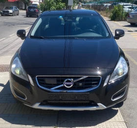 Volvo S60 Всички екстри!D5-4x4 ИЗКЛЮЧИТЕЛЕН АВТОМОБИЛ !!!, снимка 2
