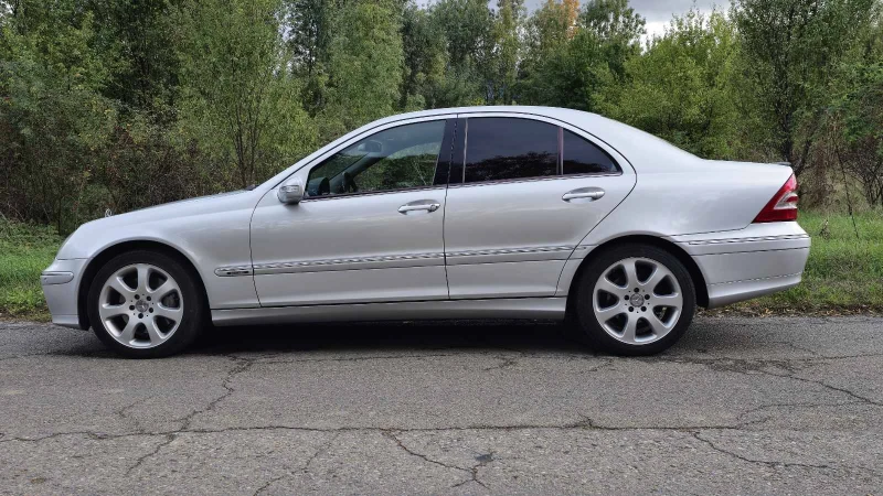 Mercedes-Benz C 320, снимка 3 - Автомобили и джипове - 47411737