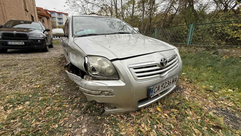 Toyota Avensis, снимка 1 - Автомобили и джипове - 48656736