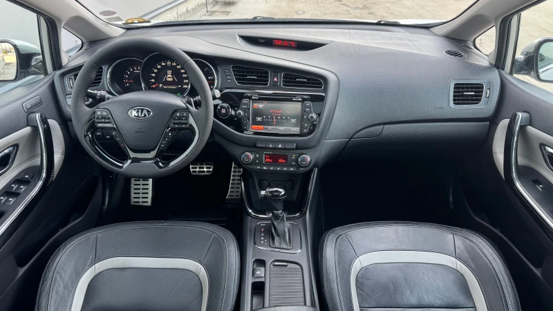 Kia Ceed 1.6 CRDi Automat &#127470;&#127481;, снимка 10 - Автомобили и джипове - 49293540