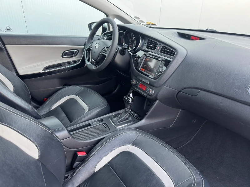 Kia Ceed 1.6 CRDi Automat &#127470;&#127481;, снимка 9 - Автомобили и джипове - 49293540