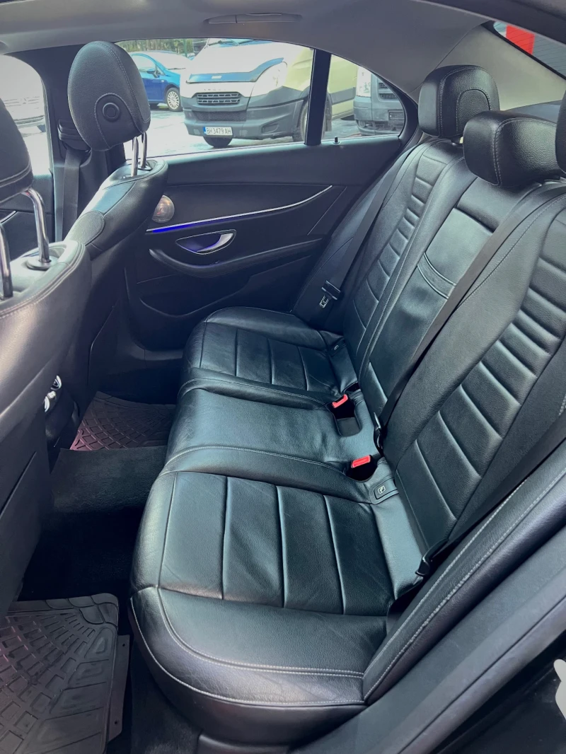 Mercedes-Benz E 220 AMG Line, снимка 13 - Автомобили и джипове - 52512049