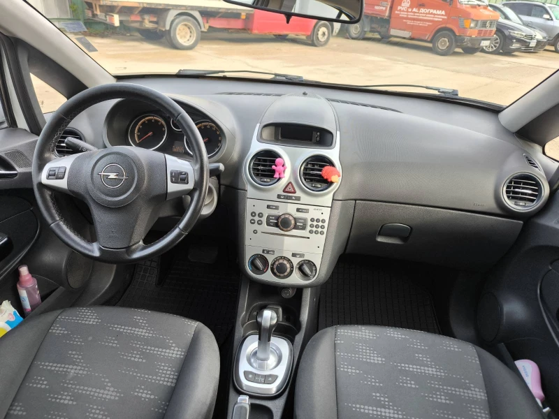 Opel Corsa 1.2i * Автоматик, снимка 8 - Автомобили и джипове - 52704981