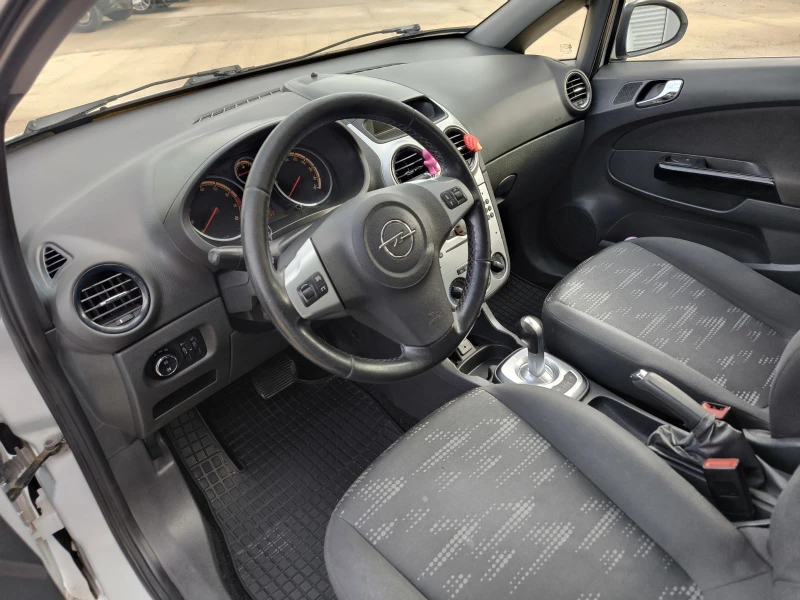 Opel Corsa 1.2i * Автоматик, снимка 10 - Автомобили и джипове - 52704981