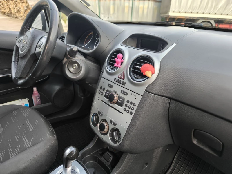Opel Corsa 1.2i * Автоматик, снимка 12 - Автомобили и джипове - 52704981