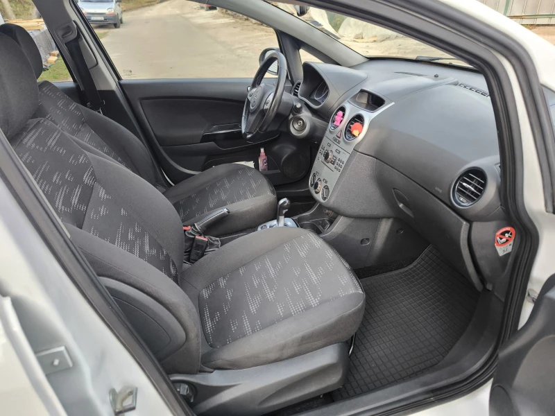 Opel Corsa 1.2i * Автоматик, снимка 13 - Автомобили и джипове - 52704981