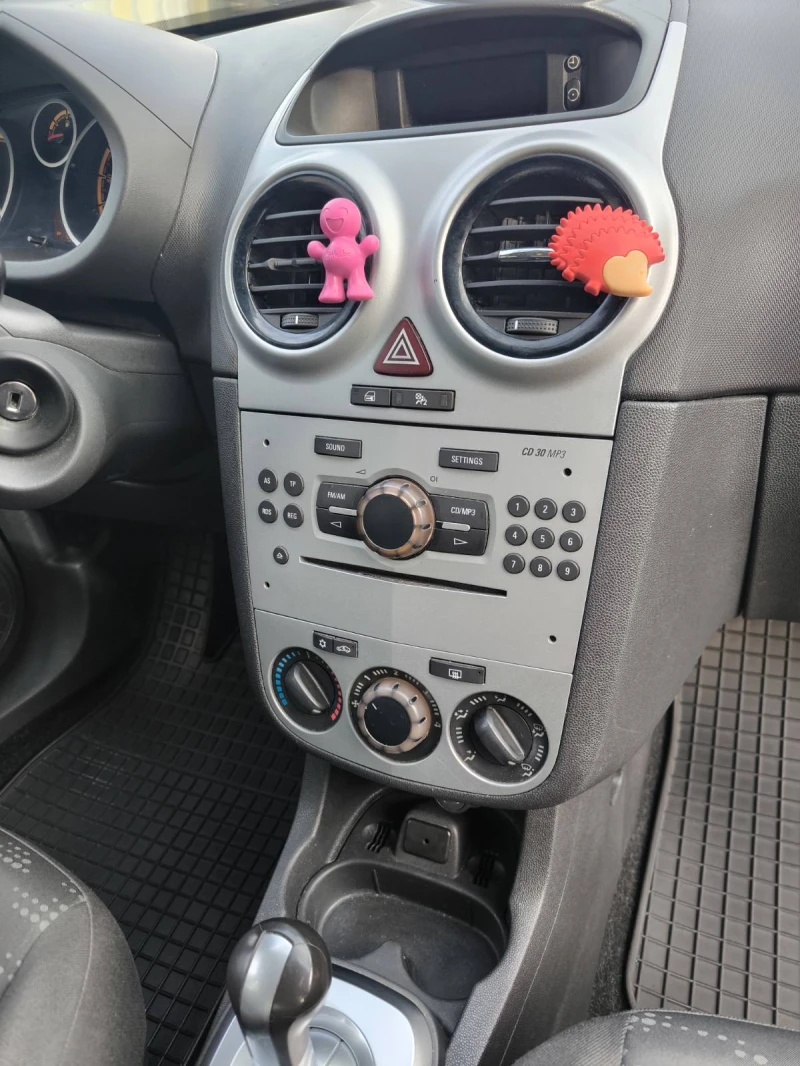 Opel Corsa 1.2i * Автоматик, снимка 9 - Автомобили и джипове - 52704981