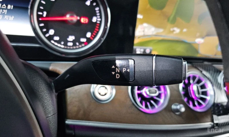 Mercedes-Benz E 220, снимка 9 - Автомобили и джипове - 52971936